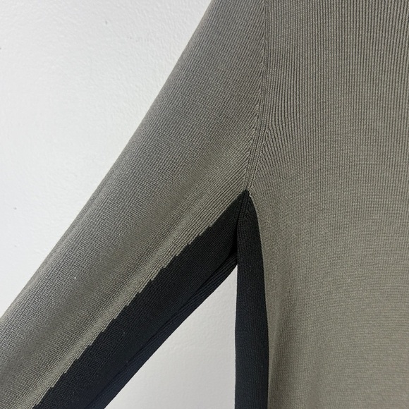 Eileen Fisher Classy Neutral Minimalist Ribbed Black Gray Knit Top  Size XS - Picture 4 of 9